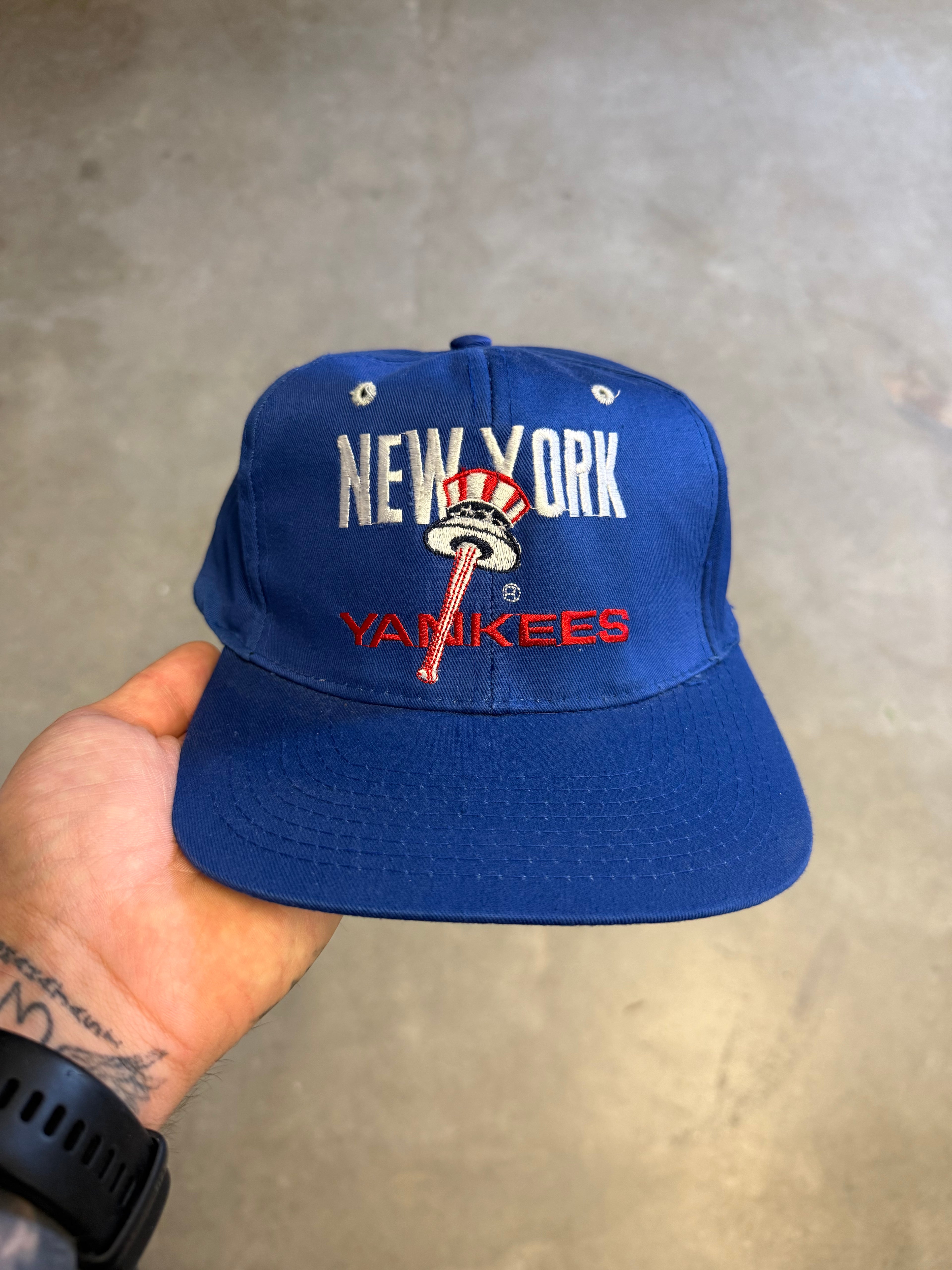 Vintage New York Yankees - Statue of Liberty bat logo SnapBack
